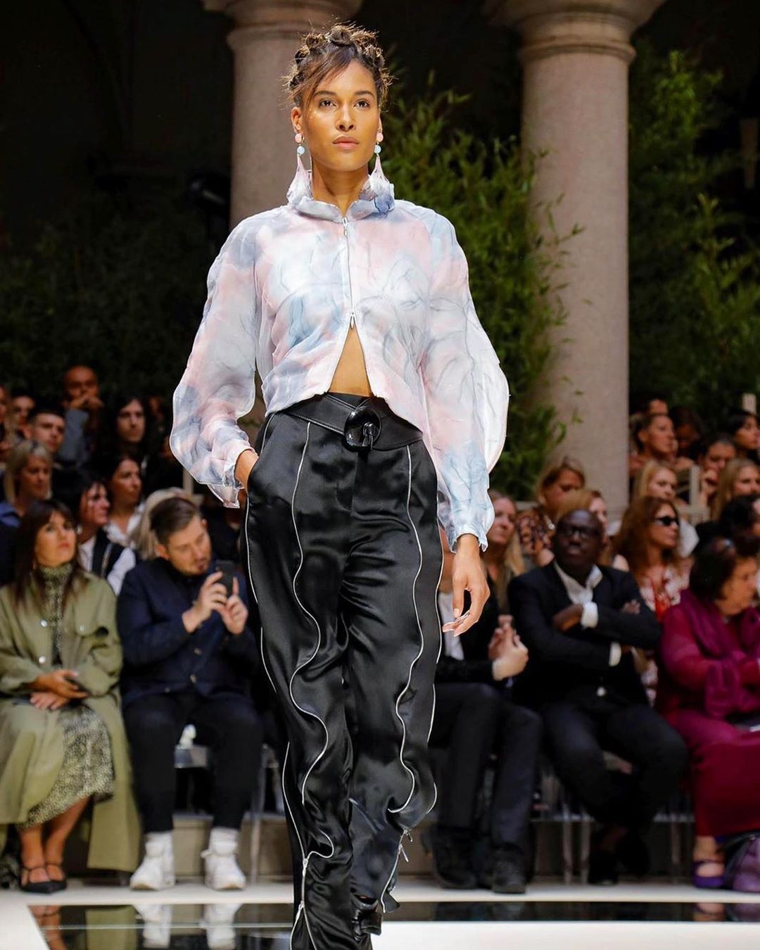 Thien than noi y lo nguc anh 6