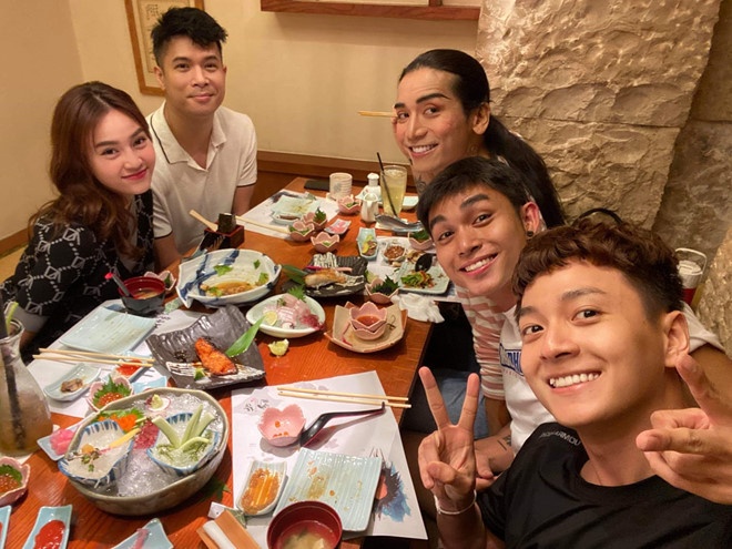 Jun Vu khoe nguc voi vay hai day anh 19