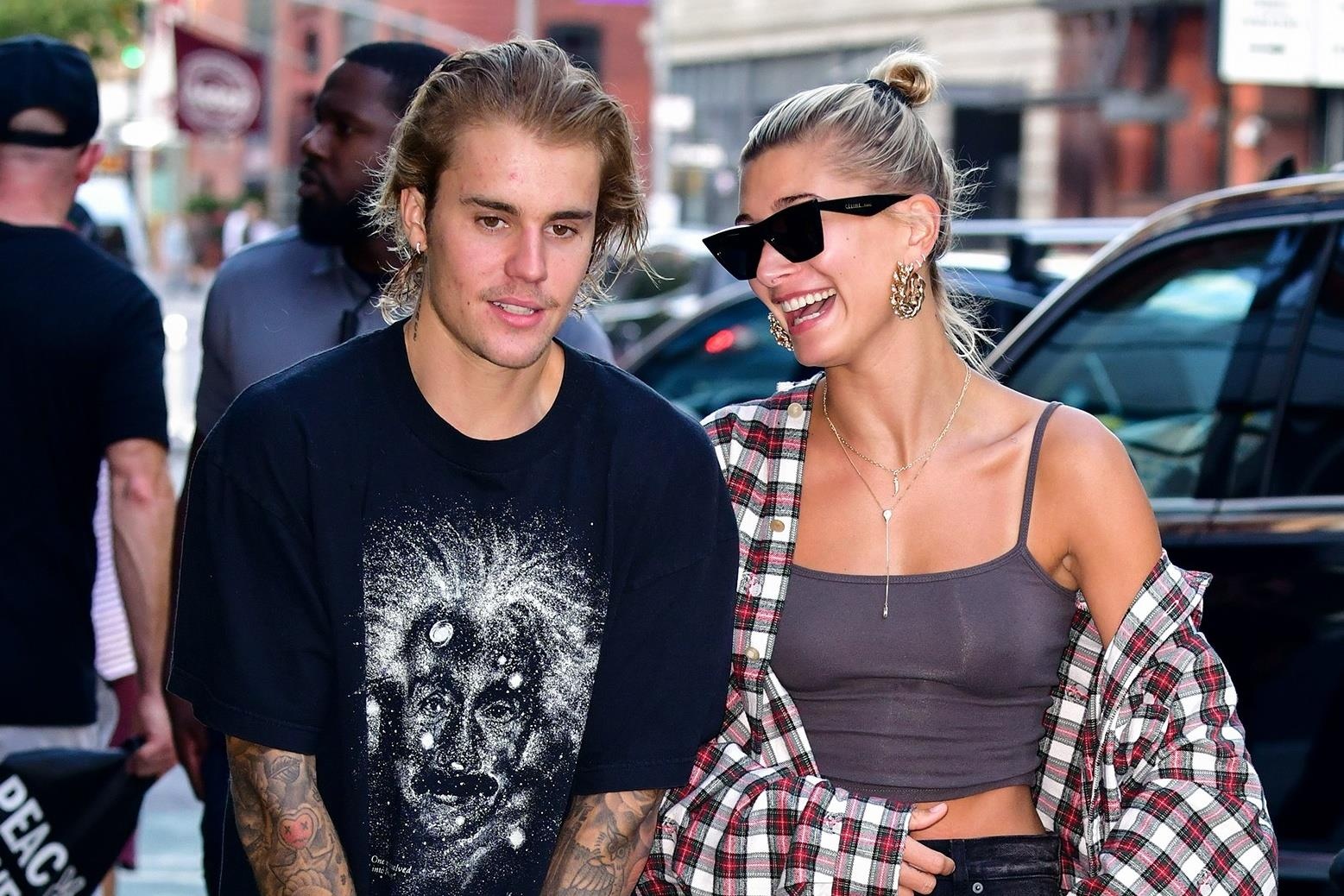 Justin Bieber dang anh than mat, cam on cha me vo truoc le cuoi hinh anh