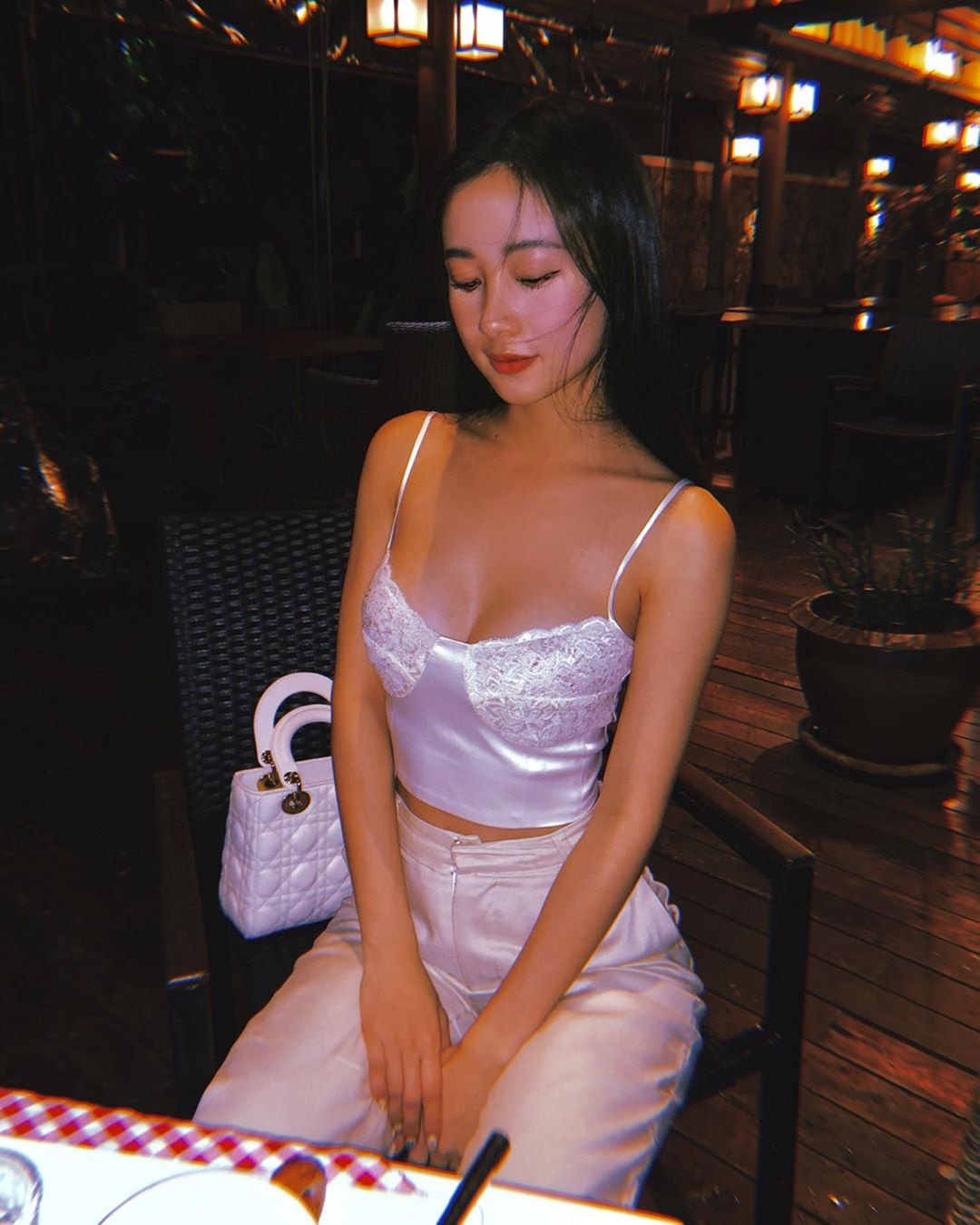 Jun Vu khoe nguc voi vay hai day anh 2