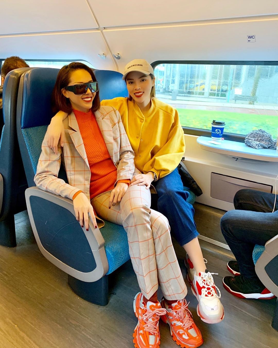 Jun Vu khoe nguc voi vay hai day anh 10