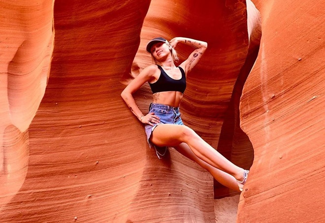 Miley Cyrus đá xéo tình cũ ảnh 2 Miley Cyrus da xeo tinh cu anh 2