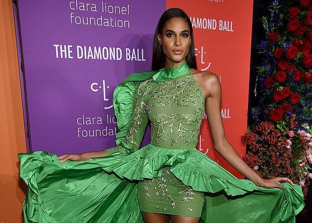 tinh cu Neymar khong mac noi y anh 12