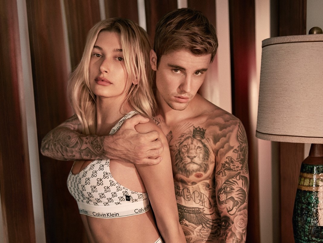 Justin Bieber - Hailey Baldwin chup anh noi y nong bong sau le cuoi hinh anh