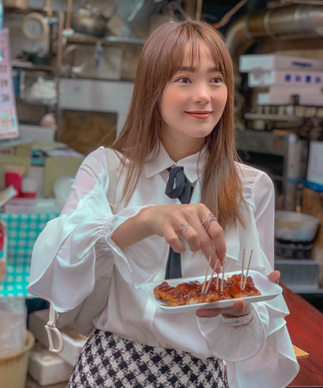 Ky Duyen coi ao khoe noi y anh 15