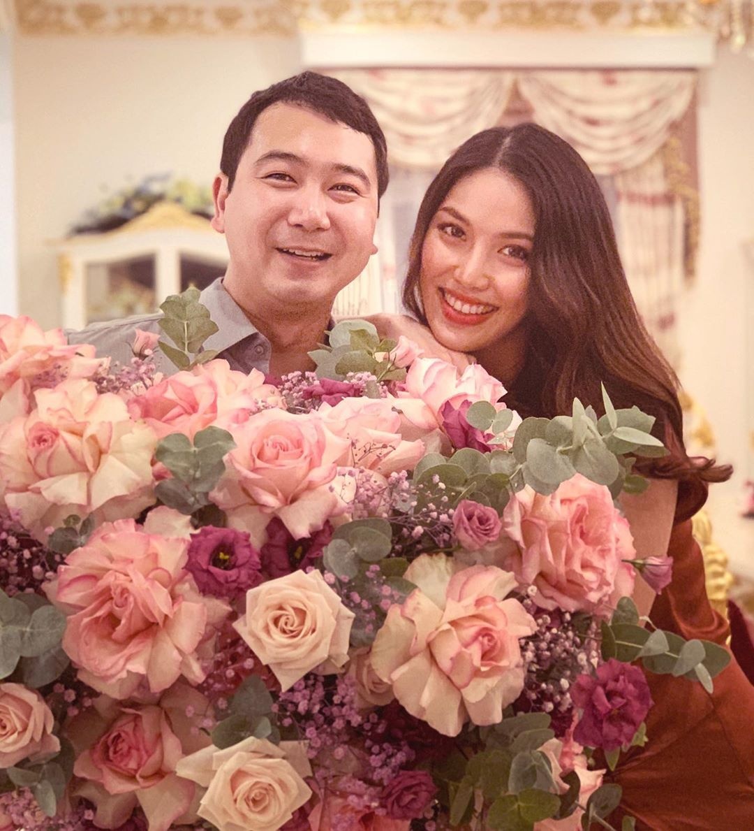 Ky Duyen coi ao khoe noi y anh 7