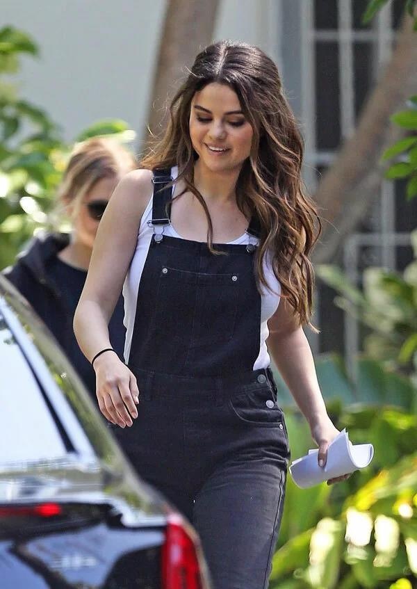 Selena Gomez bán nude ảnh 2 Selena Gomez ban nude anh 2