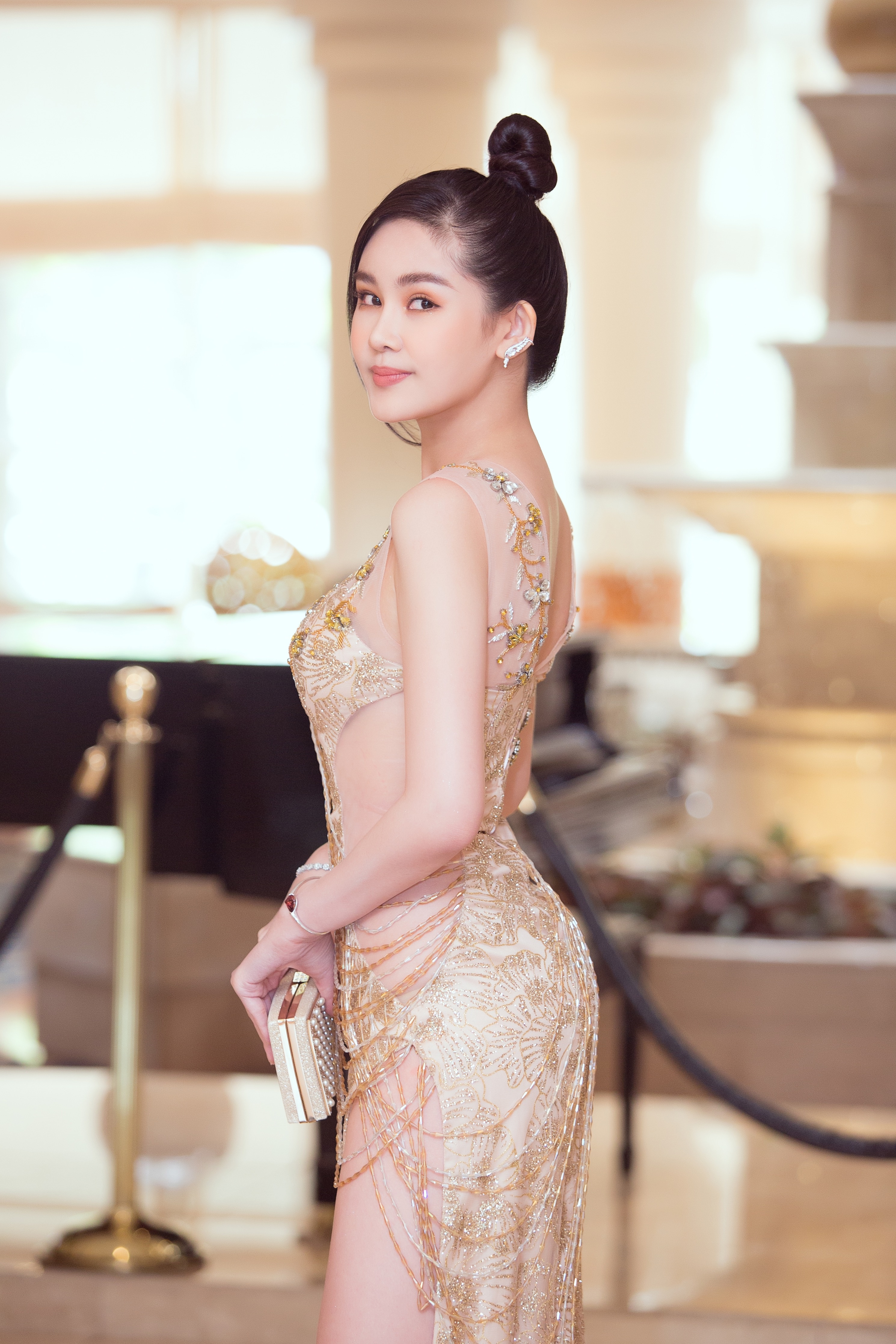 Lan Khue mang bau 8 thang anh 7