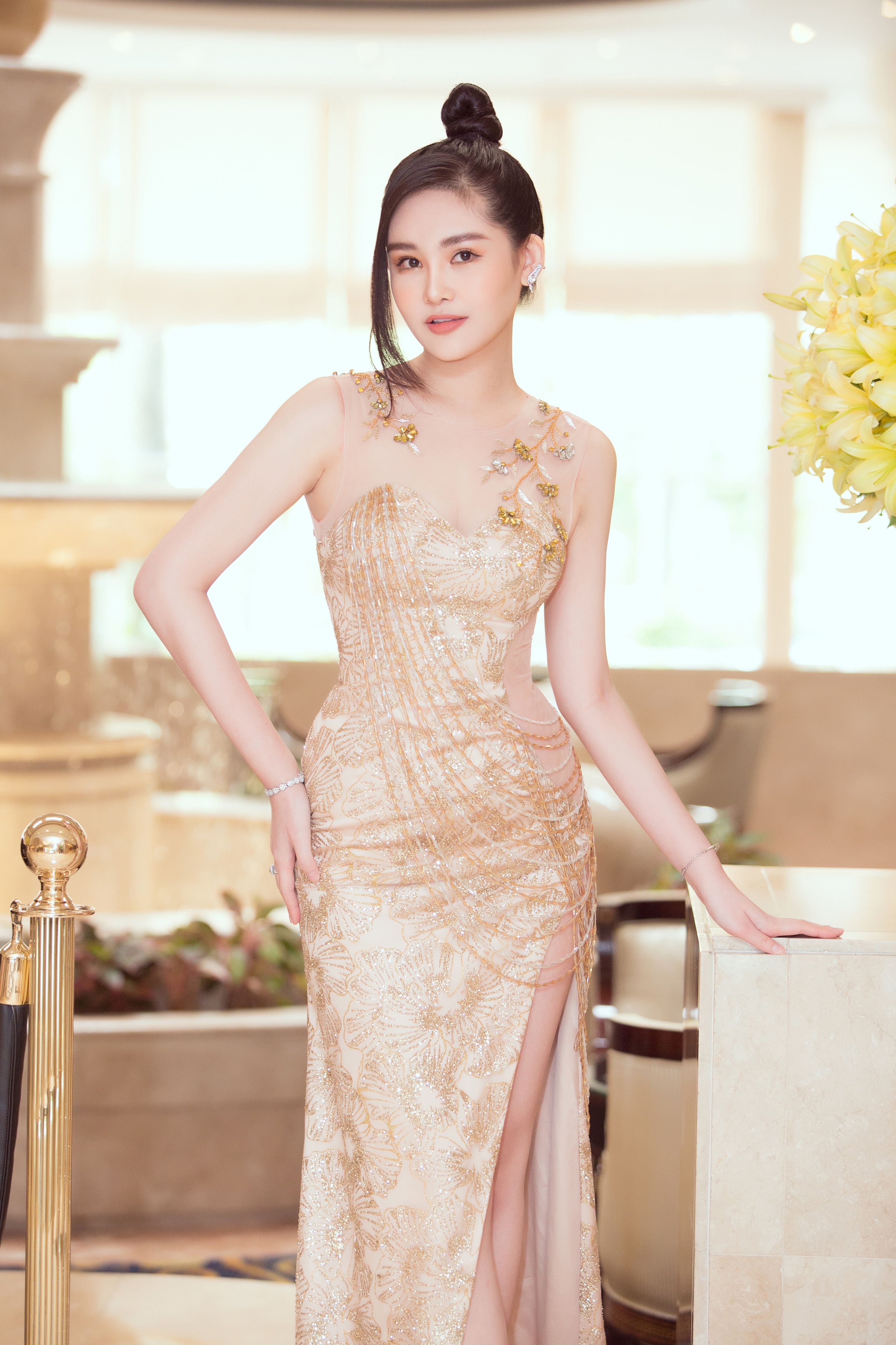 Lan Khue mang bau 8 thang anh 8