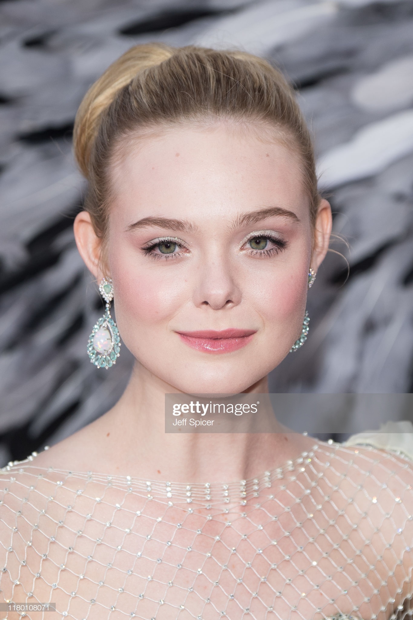 Angelina Jolie do sac voi Elle Fanning anh 6