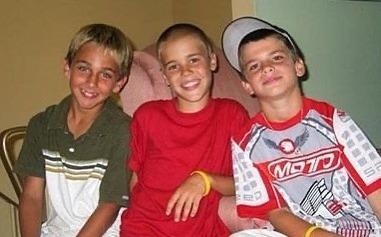 Justin Bieber khoe anh thoi hoc cap mot hinh anh