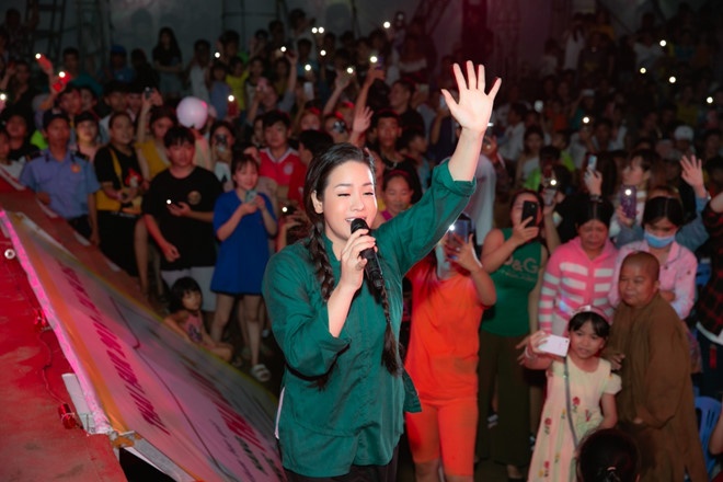 Nhat Kim Anh va Bach Cong Khanh anh 2