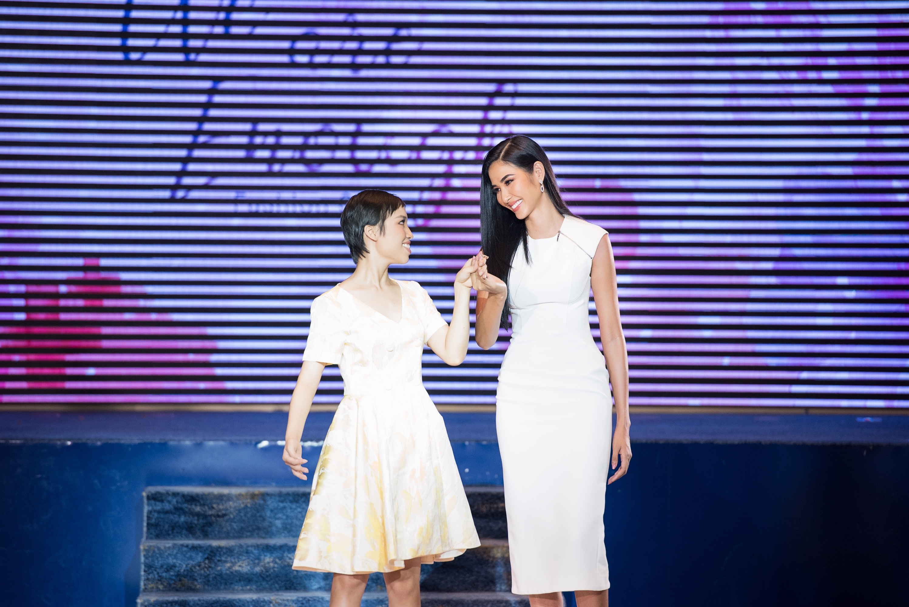 A hau Hoang Thuy anh 11