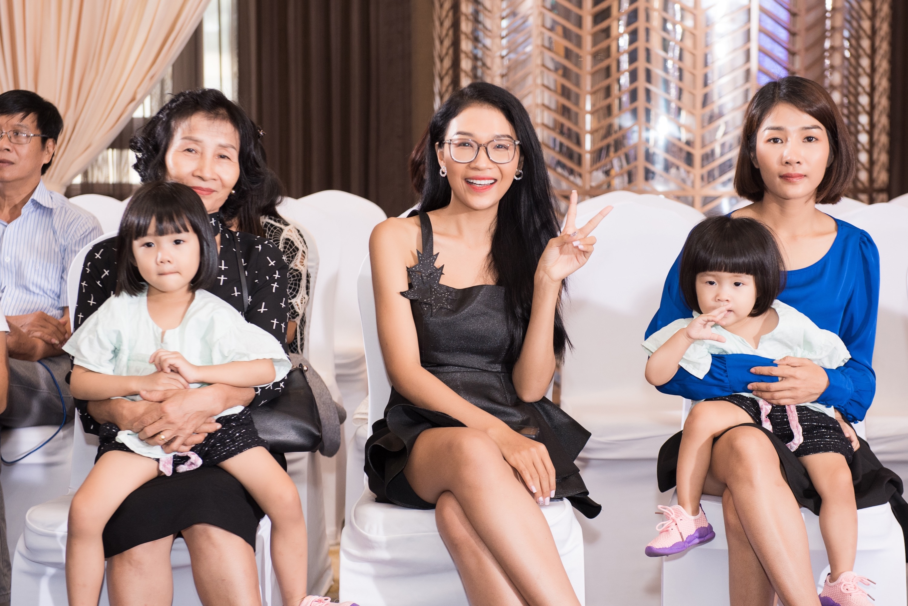 A hau Hoang Thuy anh 3