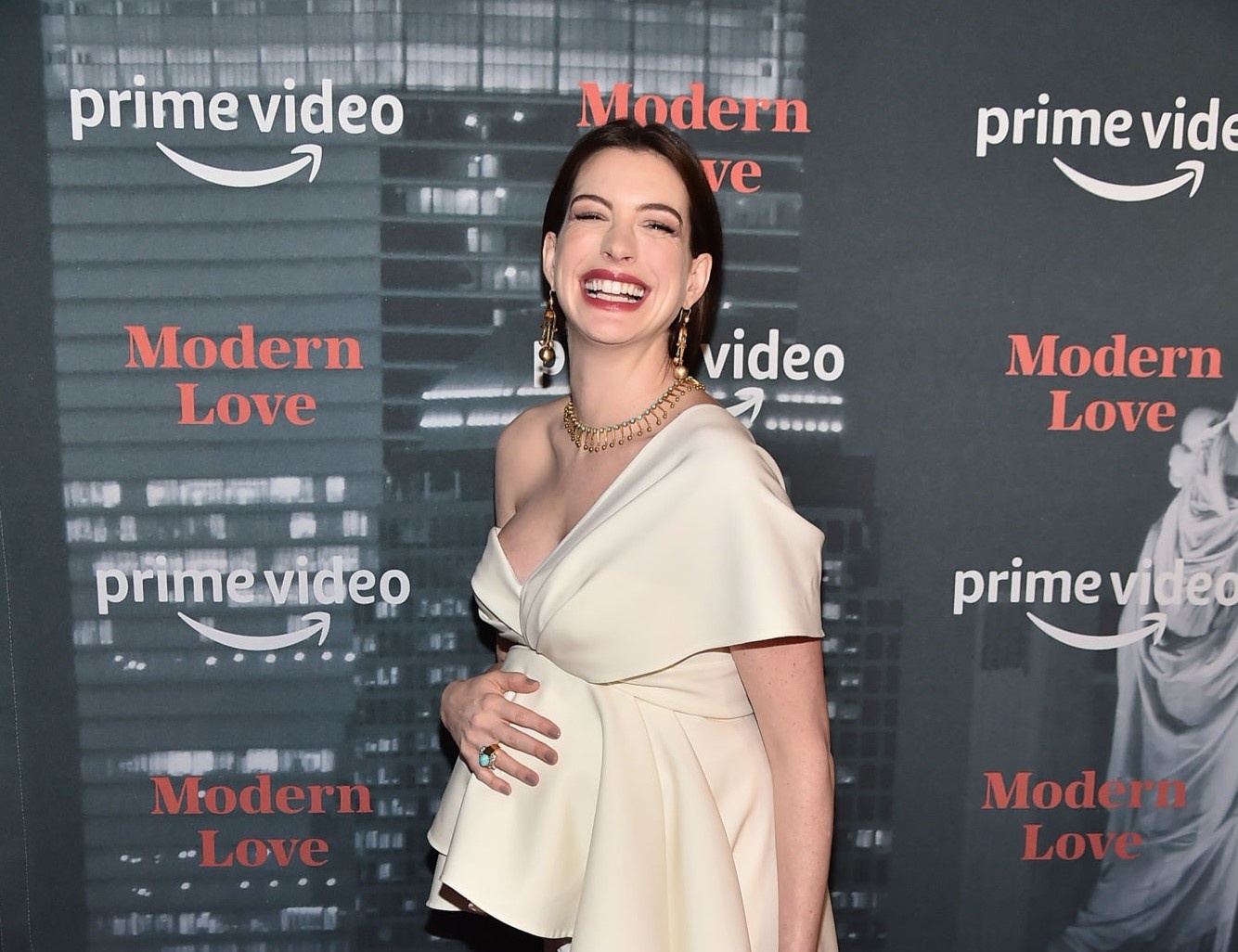 Anne Hathaway co bau lan hai anh 5