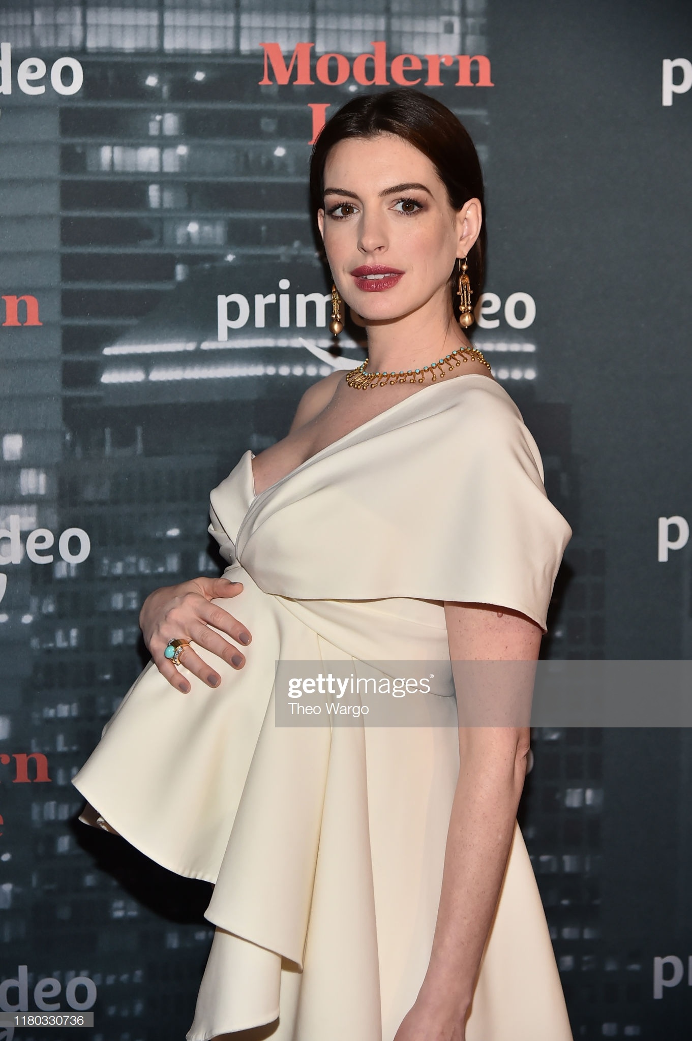 Anne Hathaway co bau lan hai anh 2