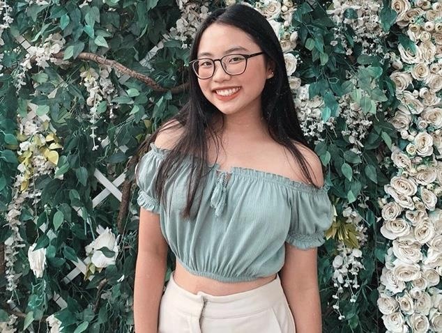 Phuong My Chi chuong crop top khoe eo thon, trang diem dam o tuoi 16 hinh anh