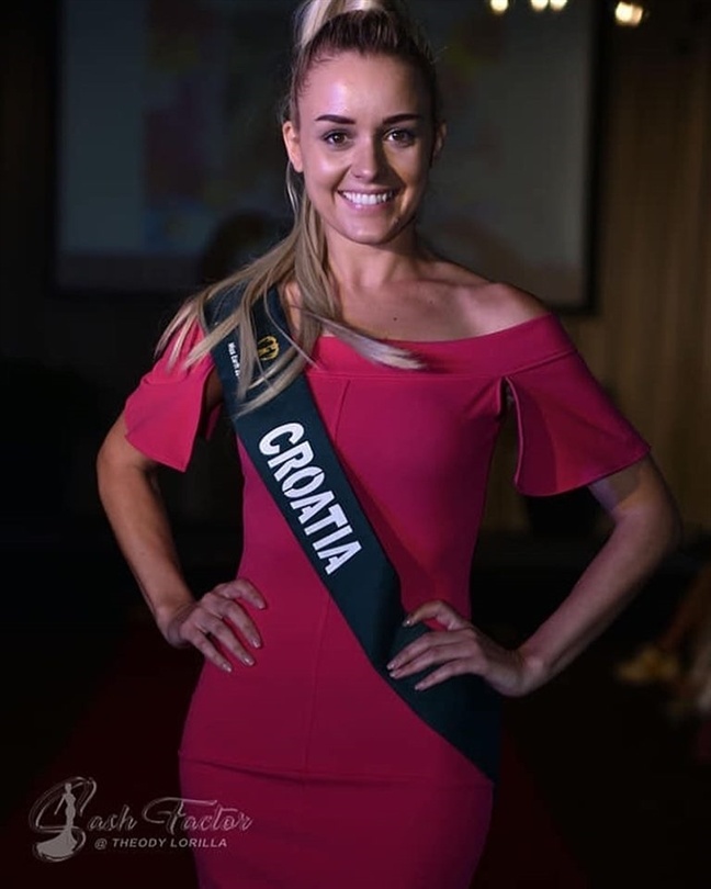 Hoang Hanh mat moc anh 11