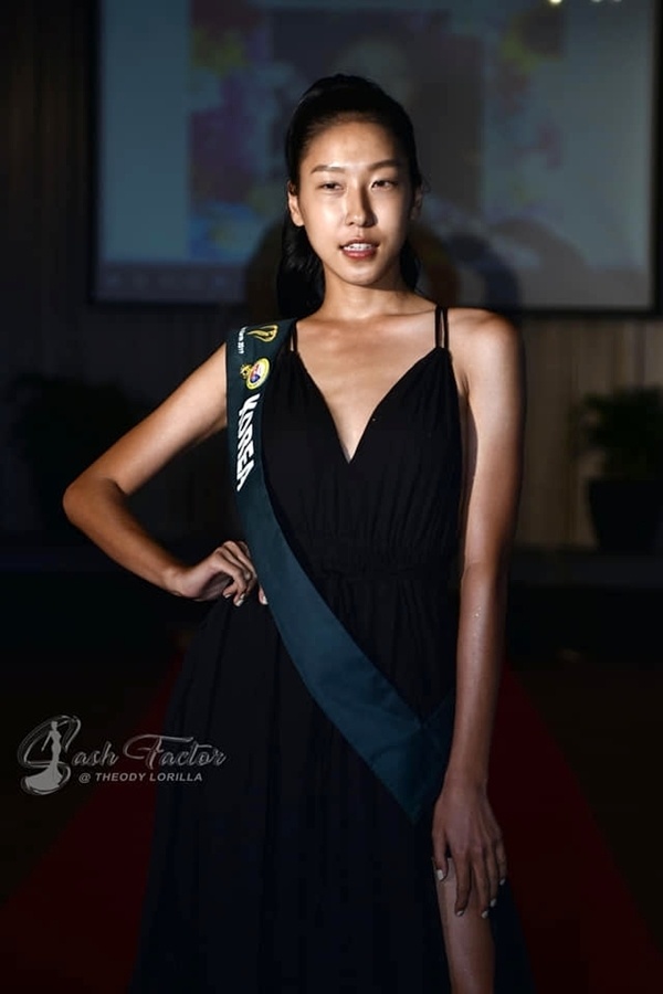 Hoang Hanh mat moc anh 6