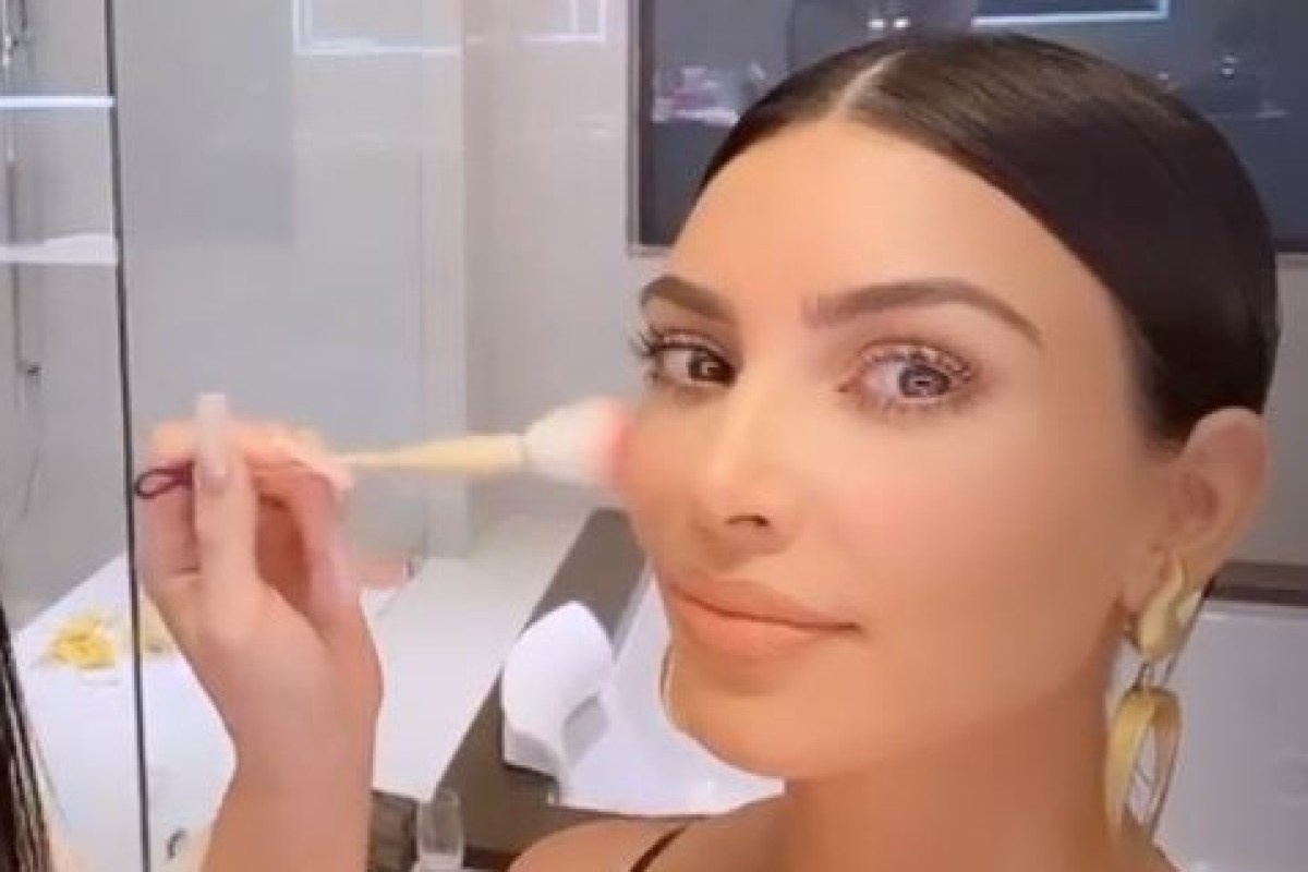 Kylie Jenner khoe vong 3 anh 7