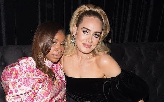 Adele gay bat ngo voi than hinh thon gon hinh anh