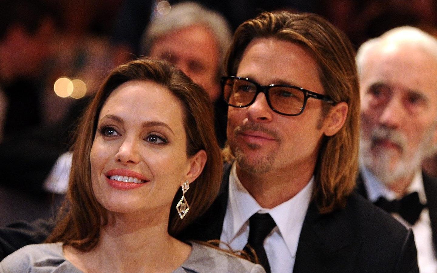 Angelina Jolie khong muon trao quyen nuoi con cho Brad Pitt hinh anh