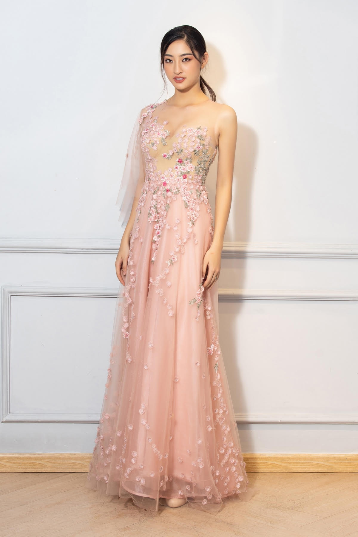 Tieu Vy goi cam anh 6