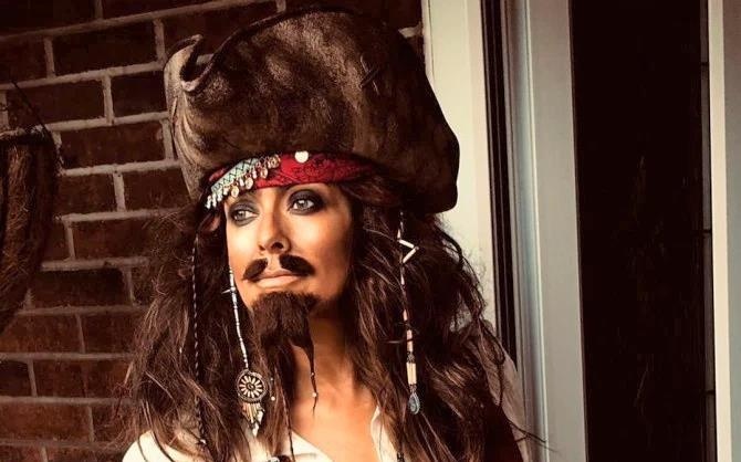 Dan sao Hollywood hoa trang cau ky truoc them Halloween hinh anh