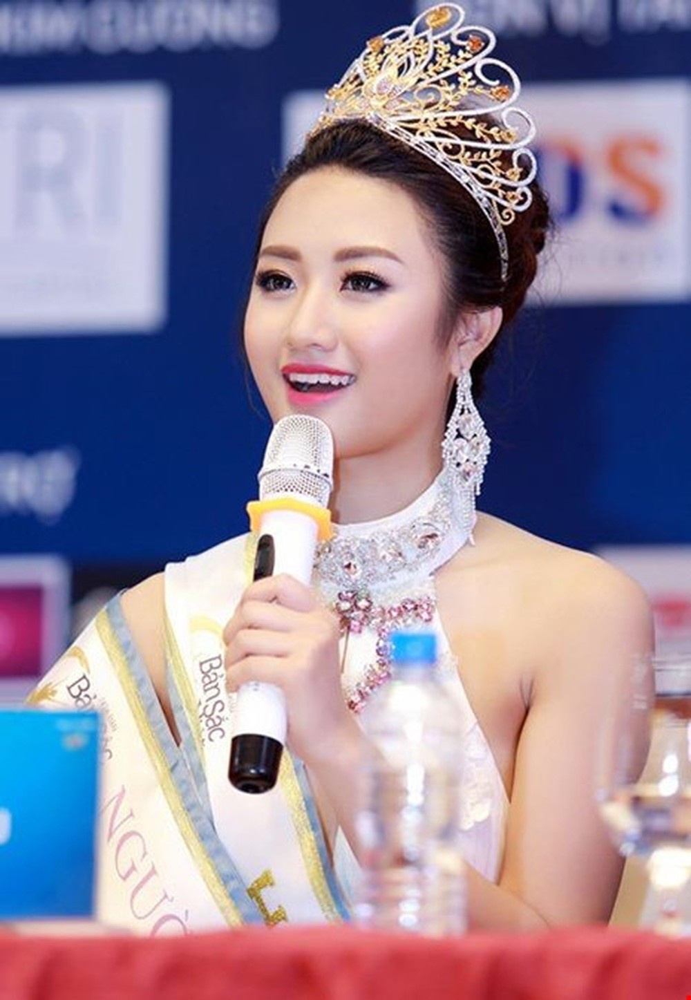 Hoa hau Viet lay chong anh 14