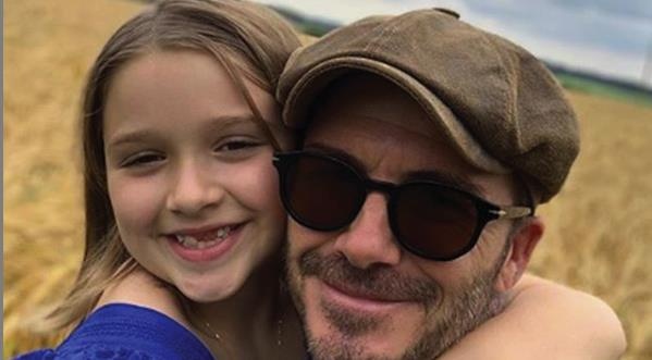 Con gai David Beckham nhun nhay khi di xem show hinh anh