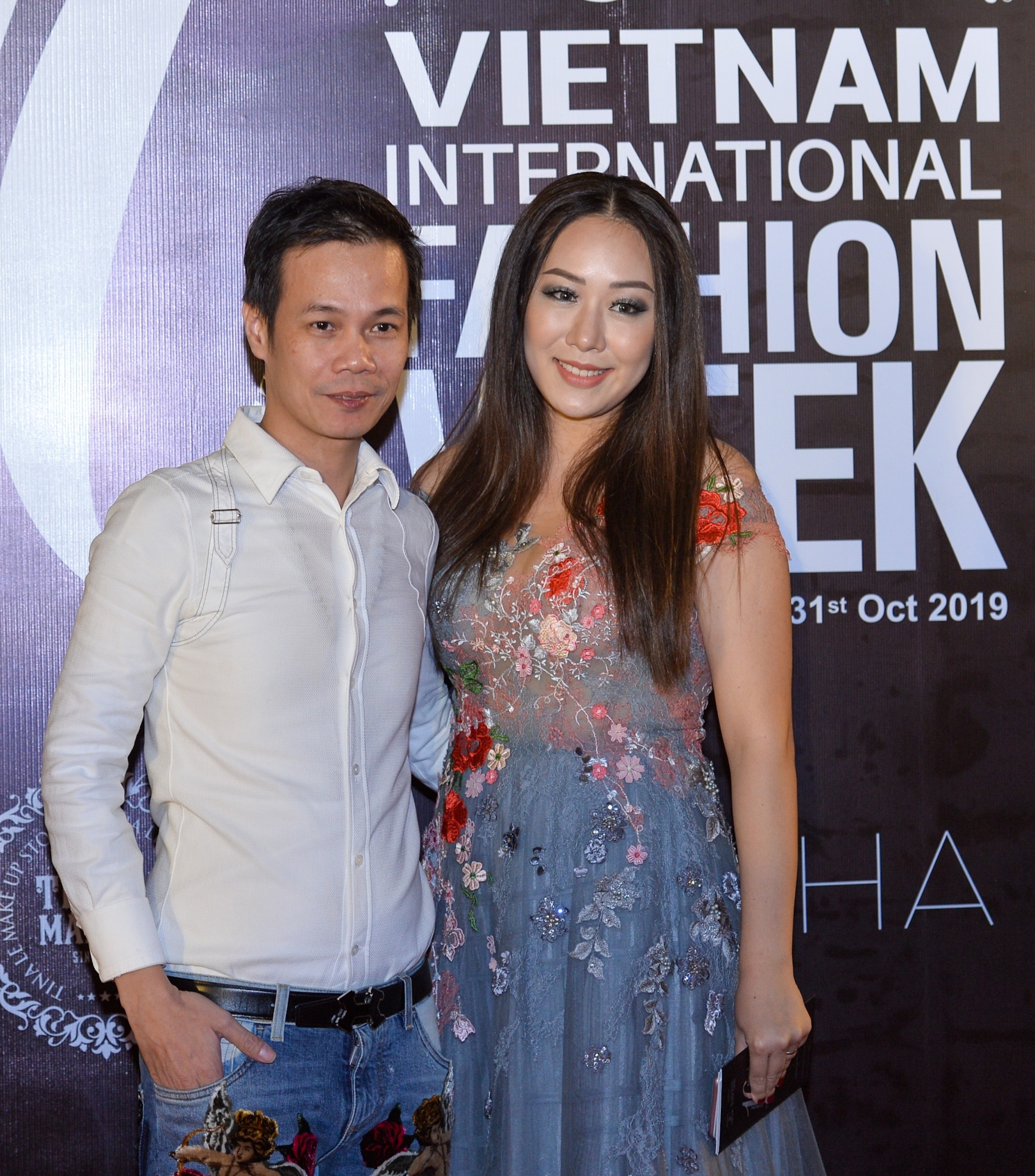 Hoa hau Viet lay chong anh 12