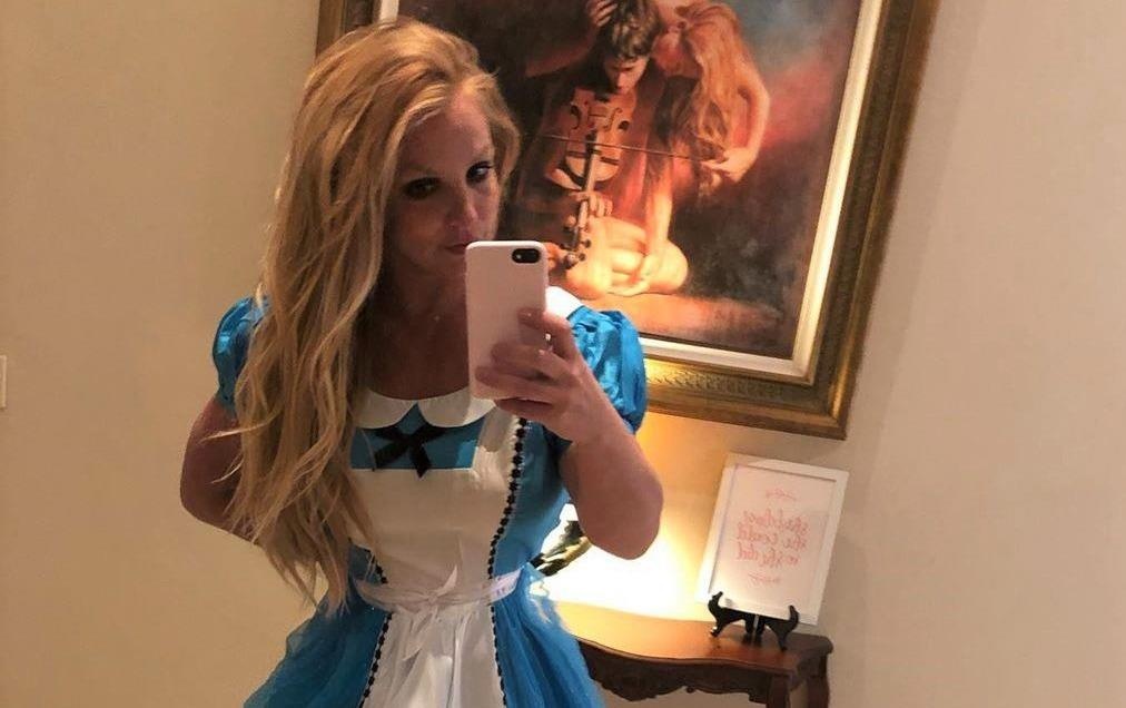 Britney Spears chinh sua anh den bien dang hinh anh