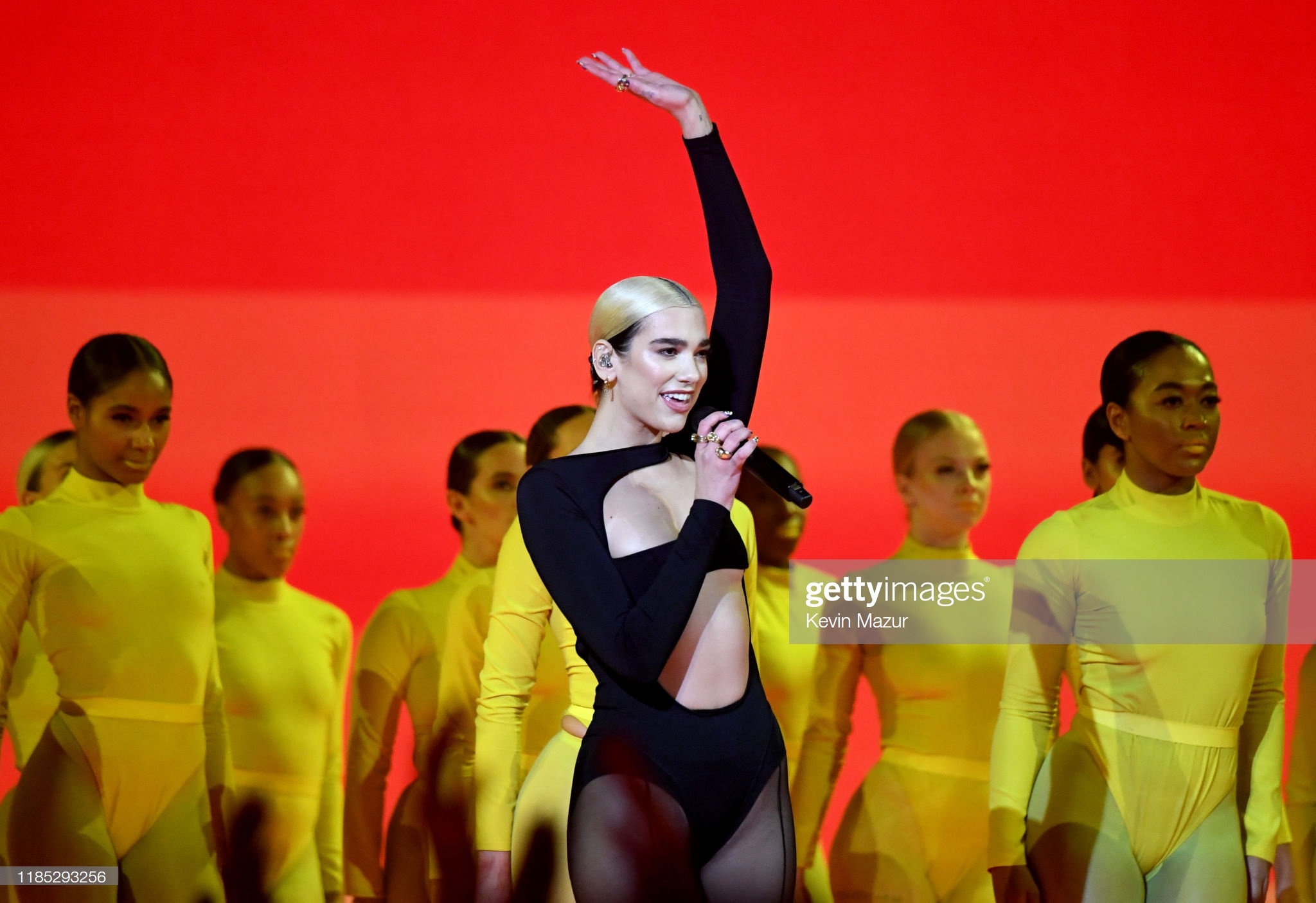 Dua Lipa mặc hở bạo  ảnh 1 Dua Lipa mac ho bao anh 1