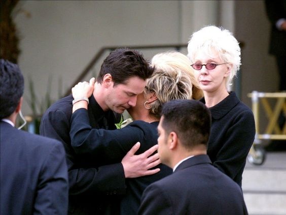 Tai sao Keanu Reeves song co doc trong thoi gian dai? hinh anh