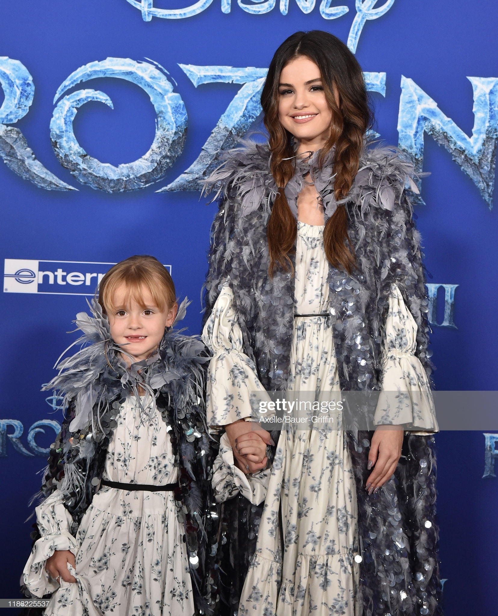 Selena Gomez tren tham do Frozen 2 anh 5