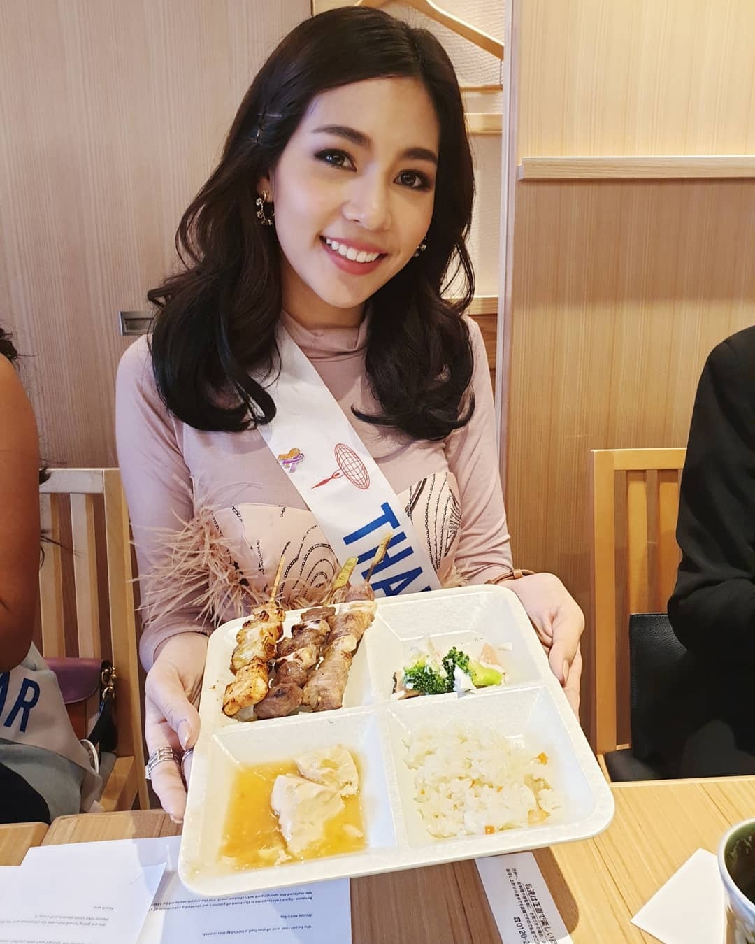 Hoa hau Quoc te 2019 anh 13