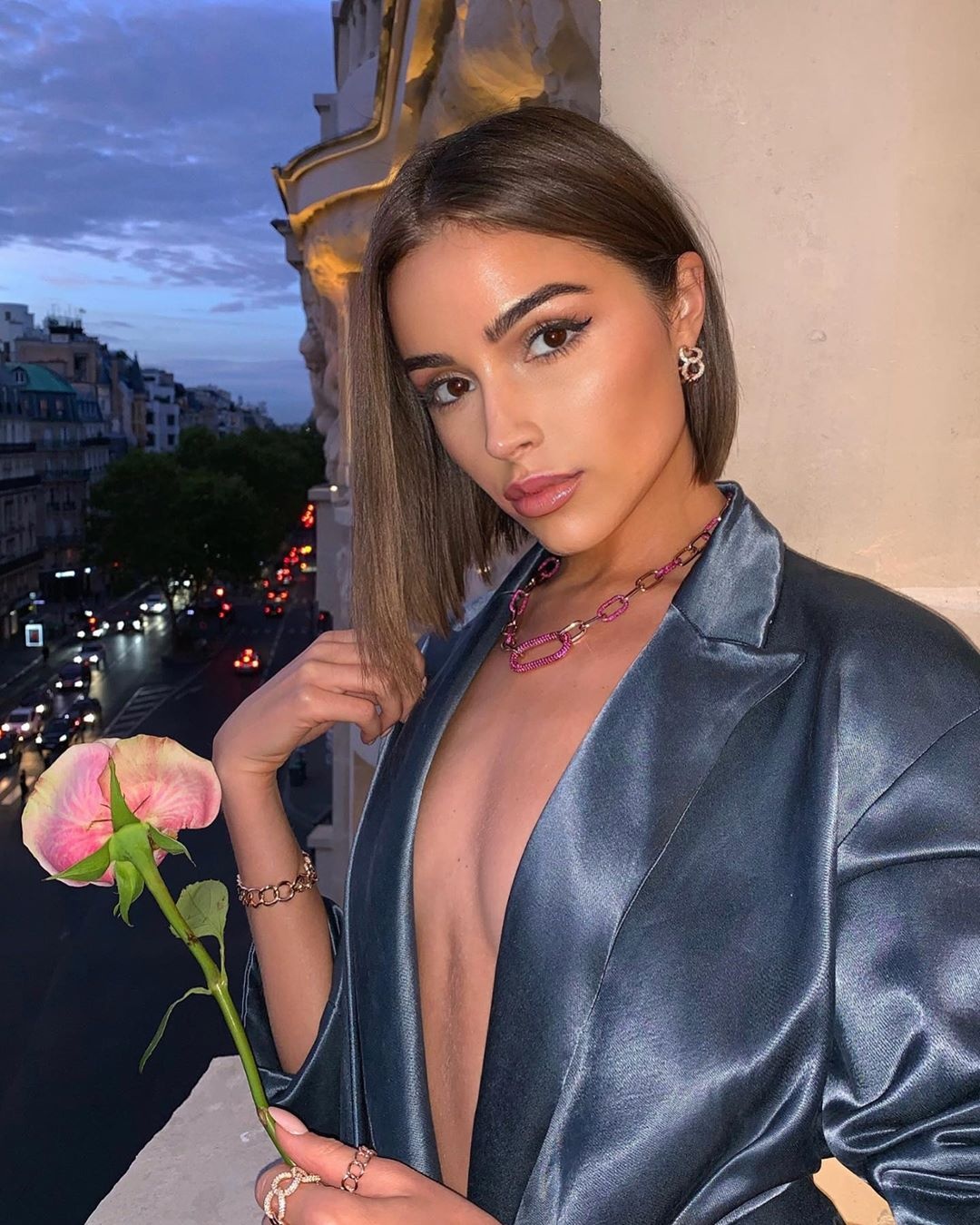 Olivia Culpo mac bikini xe cao anh 8