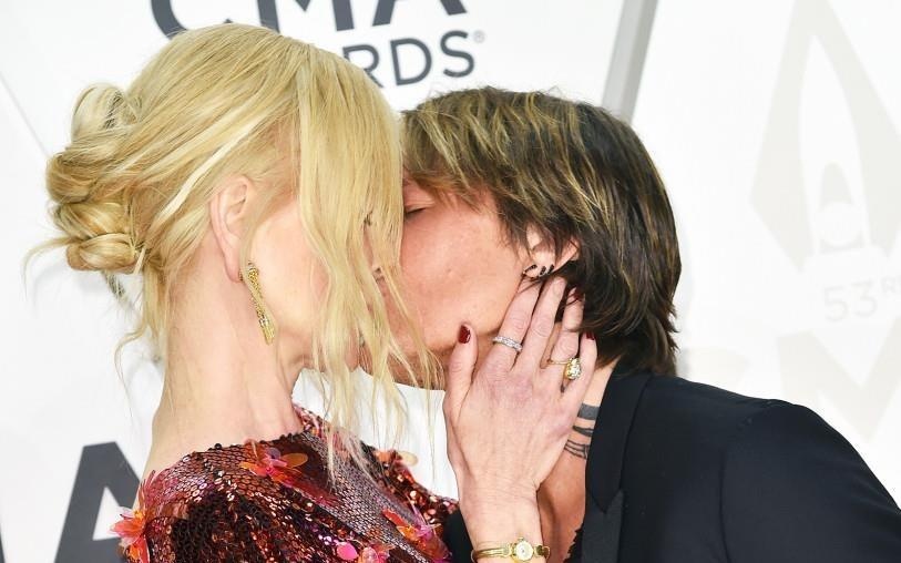 Nicole Kidman hon chong tre tren tham do hinh anh