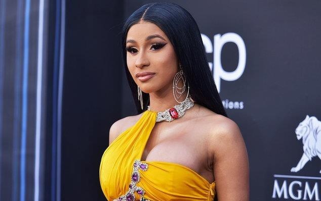 Loat sao nu phan ung the nao khi bi quay roi tinh duc? hinh anh