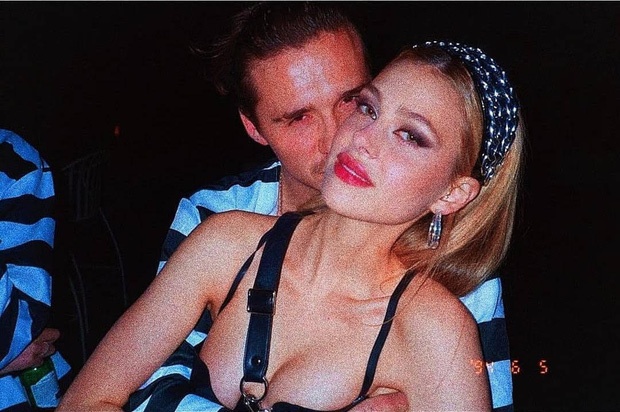 Brooklyn Beckham có bạn gái mới ảnh 1 Brooklyn Beckham co ban gai moi anh 1