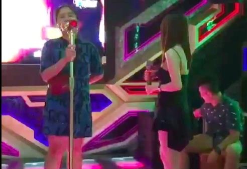 Nha Phuong hat karaoke cung gia dinh chong hinh anh