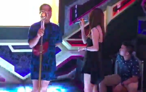 Nha Phuong hat karaoke anh 2