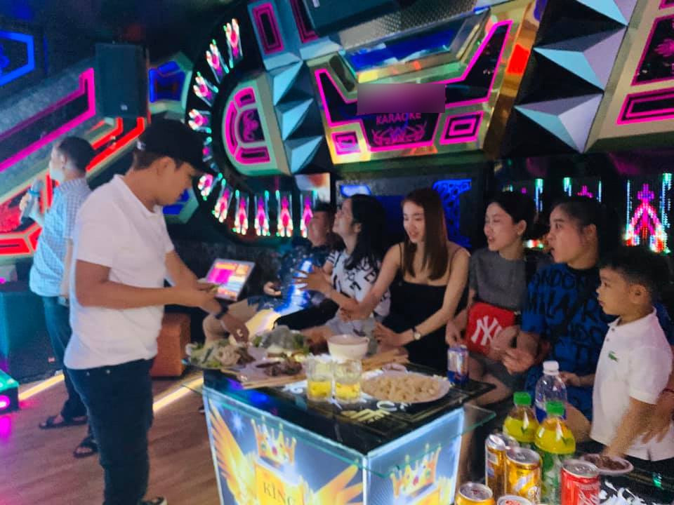 Nha Phuong hat karaoke anh 1