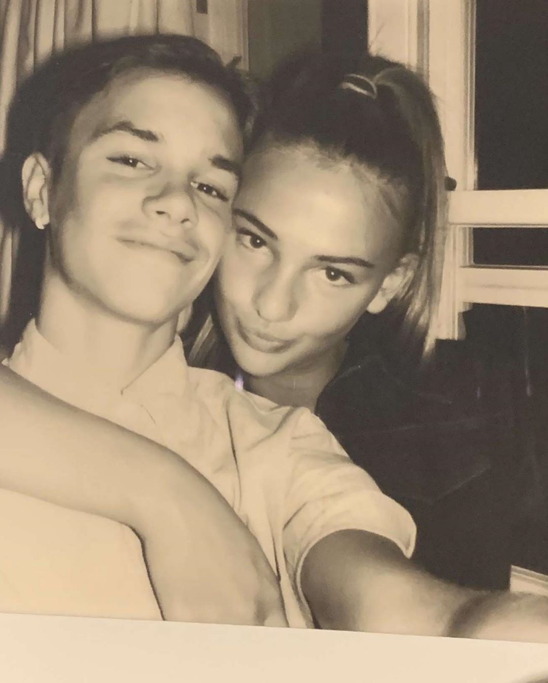 Romeo Beckham cong khai ban gai anh 1