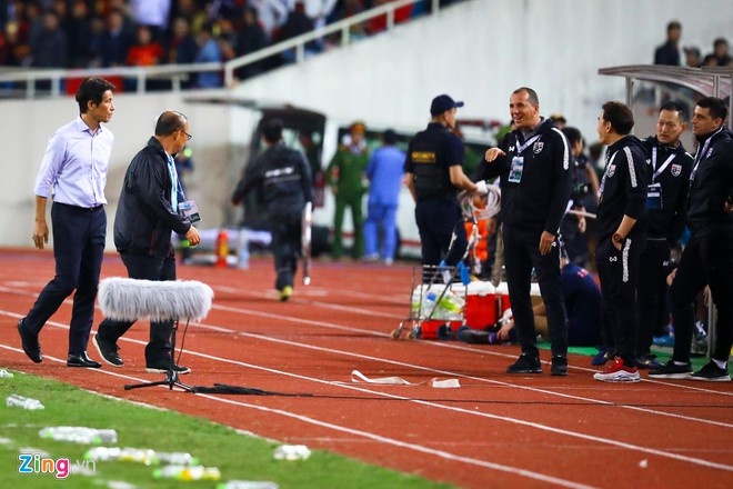 sao Việt bức xúc HLV Thái Lan ảnh 1 sao Viet buc xuc HLV Thai Lan anh 1