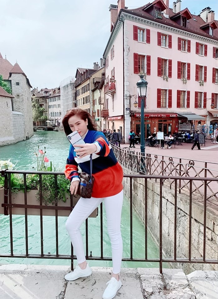 Huong Tram bi trom anh 2