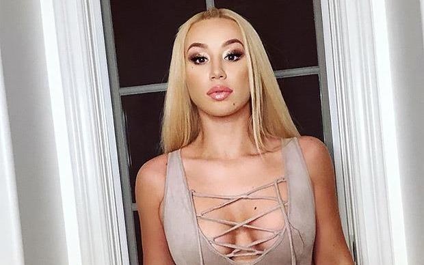 Nu rapper bi trom 350.000 USD hinh anh