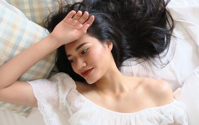 Nhan sac nang WAGs gioi vo cua tuyen Singapore hinh anh