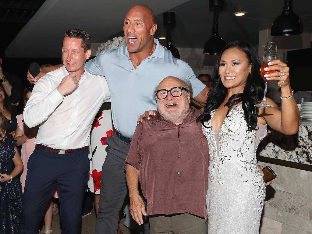 The Rock hát ở lễ cưới người hâm mộ ảnh 1 The Rock hat o le cuoi nguoi ham mo anh 1