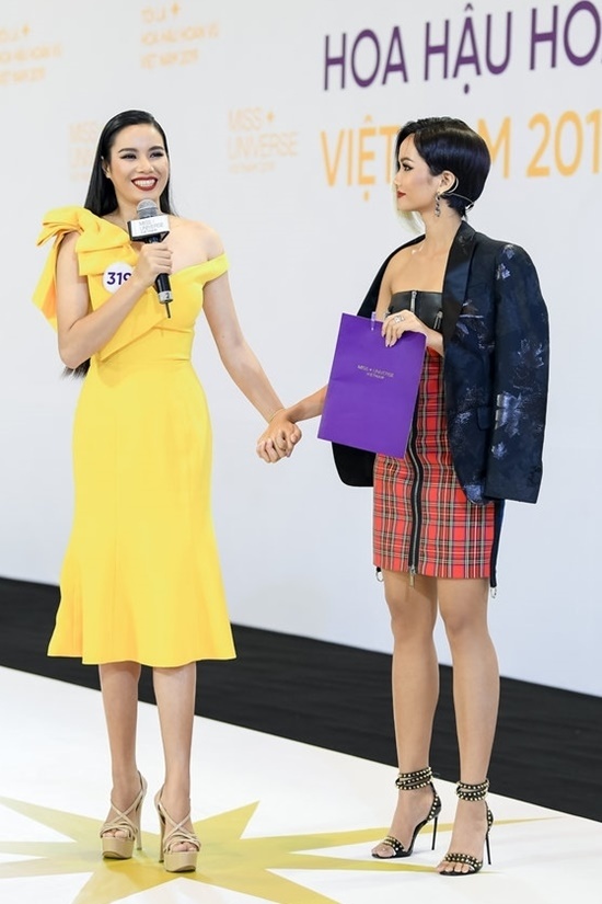 thi sinh giong pham huong anh 7